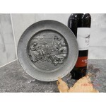 Тарелка оловянная, настенная «Посиделки» [800-116]